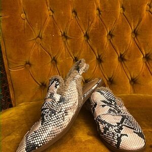 Snakeskin slides aerosoles furry slipper 7.5